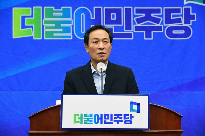 우상호 더불어민주당 비상대책위원장이 2일 국회에서 열린 의원총회에서 모두발언을 하고 있다. /뉴스1