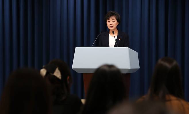 박순애 교육부 장관이 7월29일 서울 용산 대통령실 청사 브리핑룸에서 교육부 업무보고 관련 브리핑을 하고 있다. 뉴시스