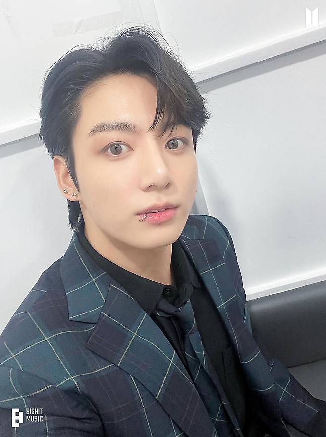 전정국 탄생일이올시다♥ 방탄소년단 정국, 쏟아지는 생일 서포트..축제 분위기 '후끈'