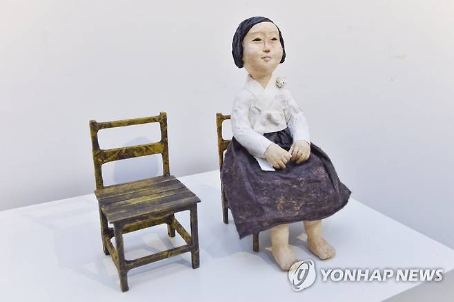 평화의 소녀상 닥종이 인형 [연합뉴스 자료사진]