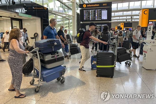 영국 런던 히스로공항 [AP 연합뉴스 자료사진. 재판매 및 DB 금지]