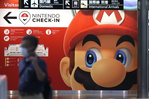 일본 나리타공항에 걸린 닌텐도 광고 AP뉴시스