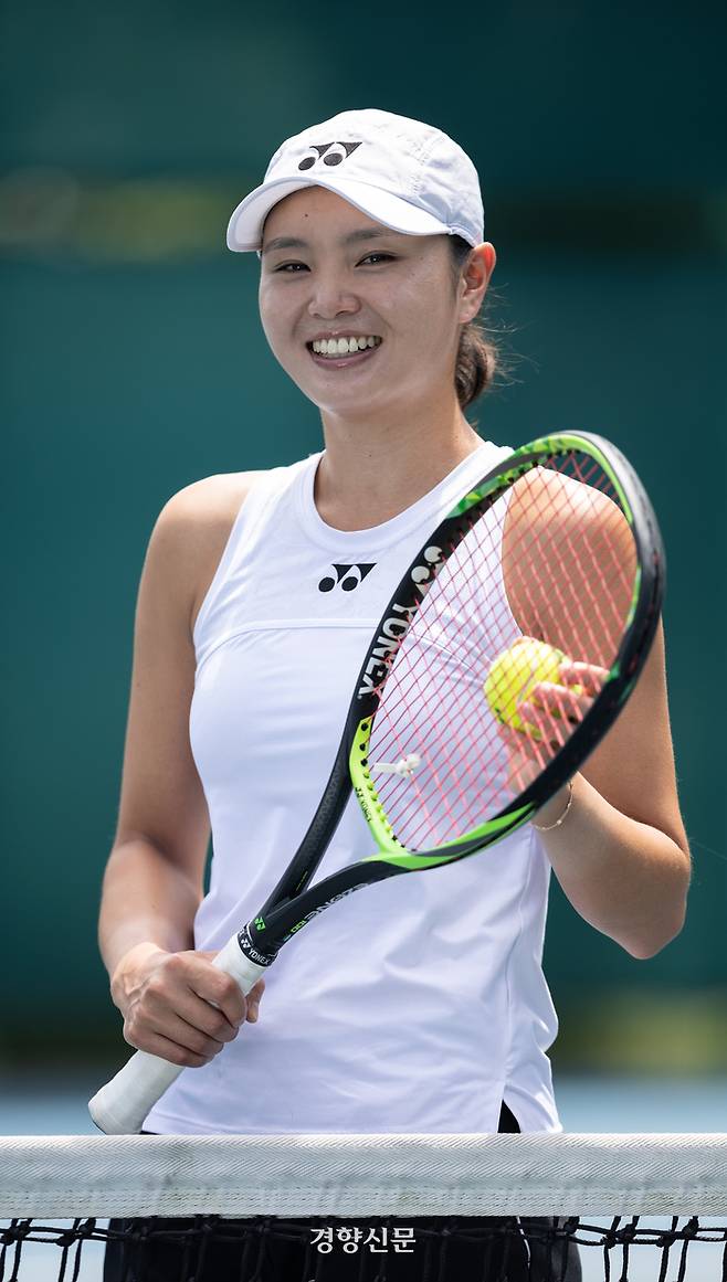 장수정이 지난 1일 경기도 시흥 씽크론 아카데미에서 인터뷰한 뒤 포즈를 취하고 있다. 우철훈 선임기자