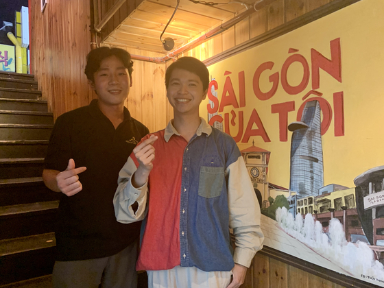 Vietnamese YouTuber and owner of Hello Saigon Khanh Ssiwho, left, and Duong Bao Khan pose in front of Hello Saigon in Jongno District, central Seoul [LEE JIAN]
