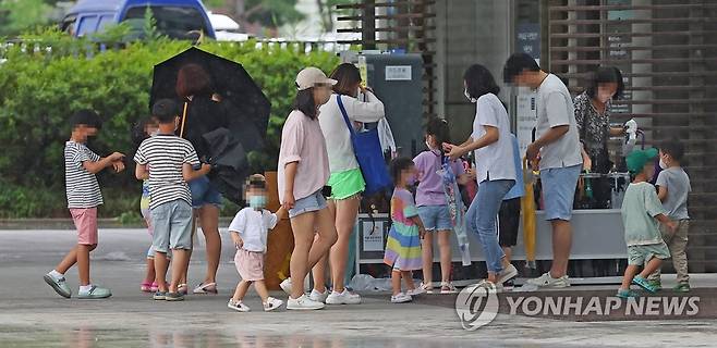 尹정부 공론화 1호 학제개편…文정부 대입개편 전철 밟을까 [연합뉴스 자료사진]