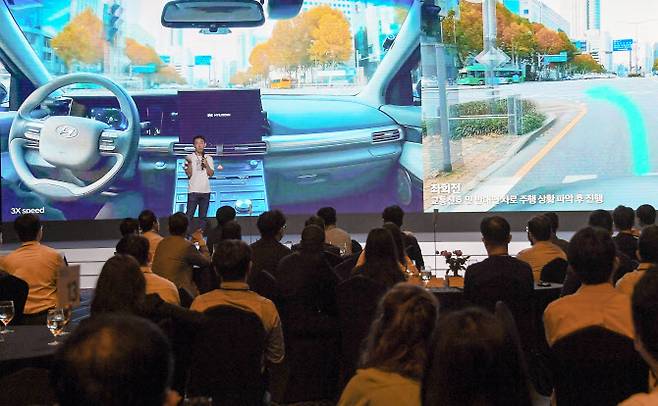 장웅준 현대차 자율주행사업부장(전무)이 지난 3일 열린 현대 비전 컨퍼런스(Hyundai Vison Conference)에서 발표하고 있다. (사진=현대차)