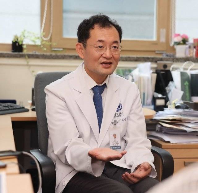 주민경 서울 세브란스병원 신경과 교수는 뇌종양, 뇌출혈 등 중증 질환이 의심되는 ‘이차 두통’이 나타날 경우 즉각 병원에 갈 것을 권했다. 주 교수는 최근 3개월 사이에 심해진 두통이라면 이차 두통을 의심하라고 덧붙였다.