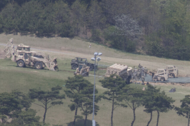 사드(THAAD·고고도미사일방어체계) 장비가 2017년 4월27일 오후 경북 성주군 성주골프장 터에 놓여 있다. <한겨레> 자료 사진