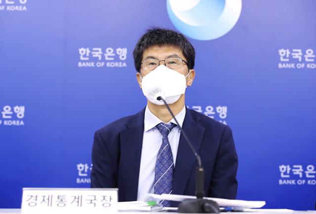 황상필 한국은행 경제통계국장이 5일 서울 중구 한국은행에서 열린 2022년 6월 국제수지(잠정)를 설명하고 있다. 한국은행 제공