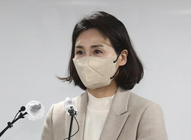 2월 9일 당시 이재명 더불어민주당 대선 후보의 부인 김혜경씨가 서울 여의도 중앙당사에서 과잉 의전 의혹 등 논란에 대해 대국민 사과문을 발표하고 있다. 오대근 기자