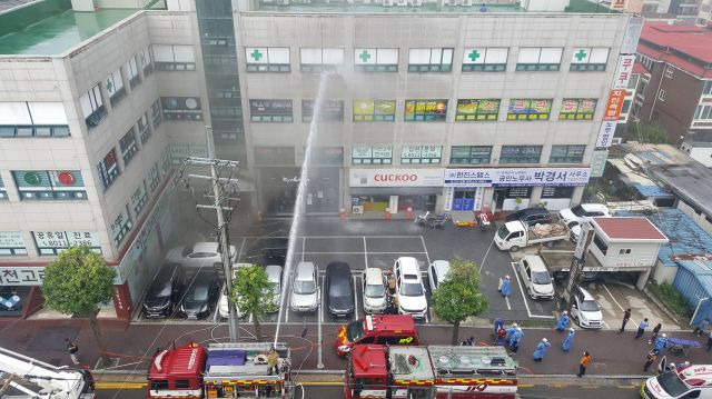 5일 오전 10시 20분쯤 경기도 이천시 관고동의 한 병원 건물에서 불이 났다. 연합뉴스