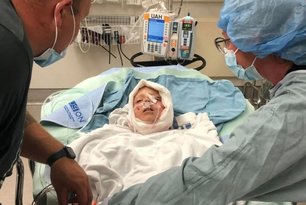 지난달 31일 캐나다 앨버타주 캠핑장에서 퓨마의 공격을 받은 케이슨 포이저가 병원에서 치료를 받고 있다. CTV뉴스 캡처