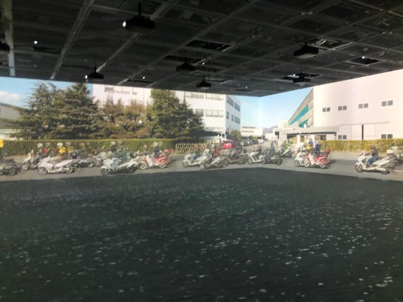 정연두 '오감도'가 전시되고 있는 울산시립미술관 미디어아트 전용 전시관 내부