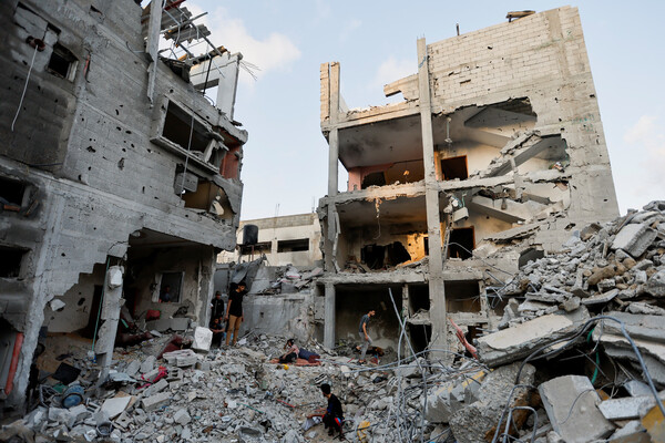 7일 이스라엘군의 공습으로 파괴된 가자지구 라파의 모습. 로이터 연합뉴스