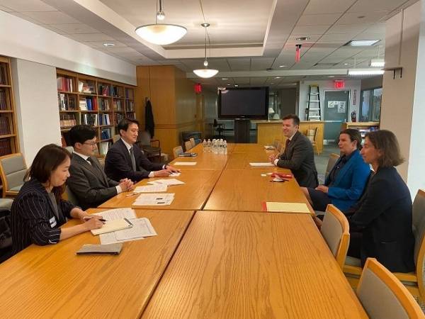 한동훈 법무부 장관이 지난 7월5일(현지 시간) 뉴욕 남부연방검찰청을 방문해 가상화폐 범죄 관련 한미 공조수사 방안에 대해 논의하고 있다. /사진제공=법무부