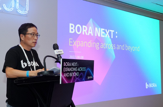 조계현 카카오게임즈 대표가 8일 '코리아블록체인위크 2022(KBW2022)'에서 열린 보라 넥스트 간담회에서 발언하고 있다. 보라네트워크 제공
