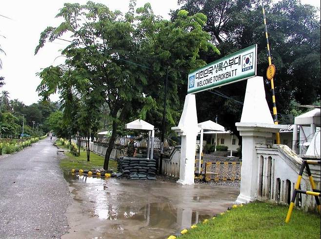 2003년 10월 철수하기 전까지 동티모르 오에쿠시에 있던 상록수부대 본부 모습. 2022년 현재는 터와 건물 일부만 남아있다. 상록수부대 7진 제공