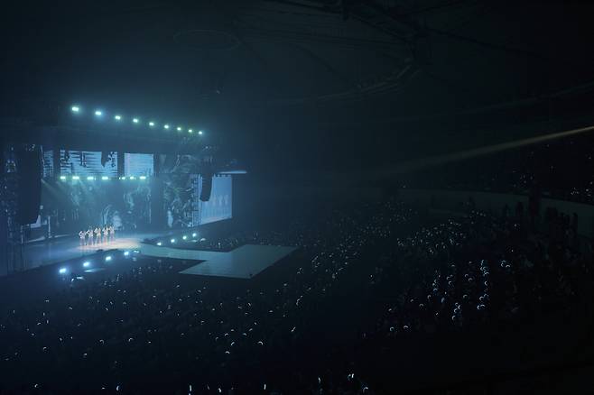 Girl group Itzy performs during its first world tour, “Checkmate,” in Seoul on Sunday. (JYP Entertainment)