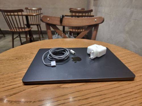 노트북 본체와 맥세이프