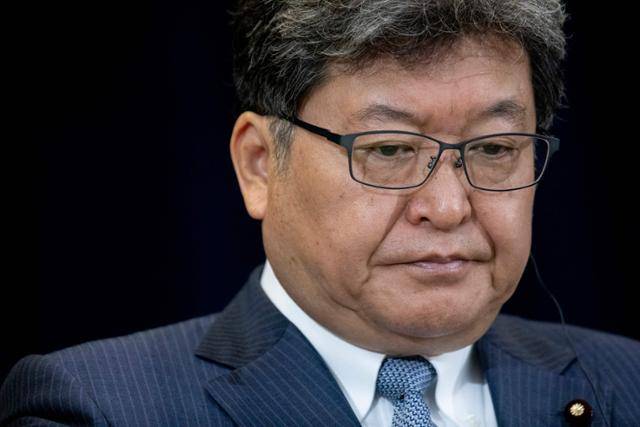 하기우다 고이치 일본 경제산업장관이 지난달 29일(현지시간) 미국 워싱턴에서 열린 외교상무장관 2+2회의에 참석한 후 기자회견에서 답하고 있다. 워싱턴=AFP 연합뉴스