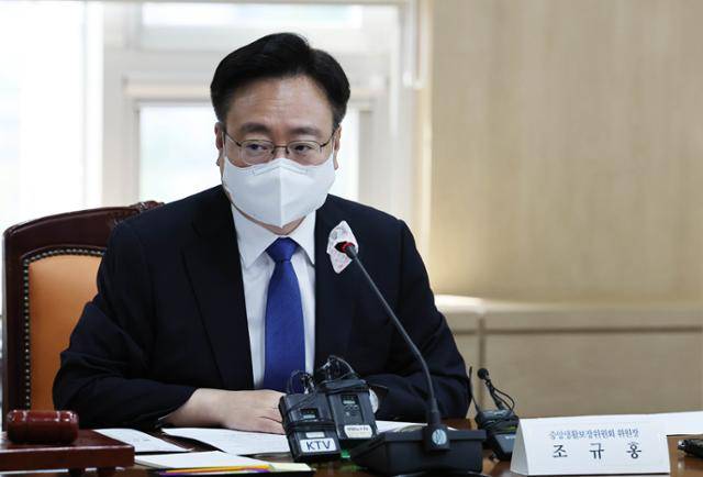 지난달 25일 조규홍 보건복지부 제1차관이 정부세종청사에서 열린 2023년도 중위소득 결정을 위한 중앙생활보장위원회 회의를 주재하고 있다. 세종=연합뉴스