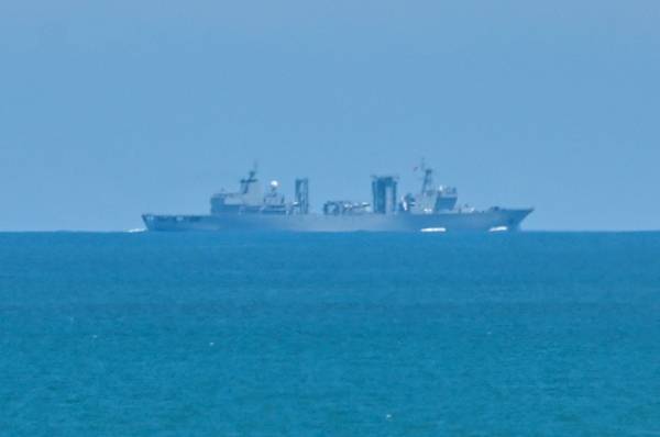 중국의 대만 포위 군사훈련 이틀째인 5일 중국 군함이 대만에 가장 가까운 푸젠성 핑탄섬 앞바다를 항해하고 있다. AFP연합뉴스