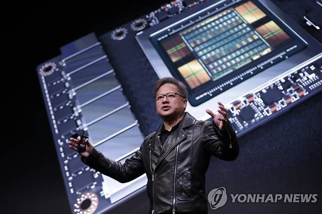 젠슨 황 엔비디아 CEO, GPU 기술 콘퍼런스서 연설 [EPA 연합뉴스 자료사진. 재판매 및 DB 금지]]