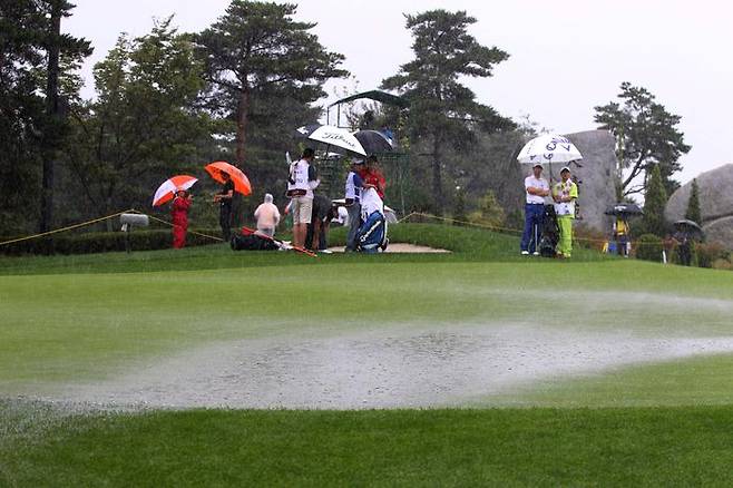 비가 내리는 골프장. ⓒ 뉴시스