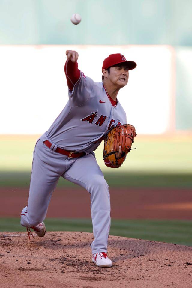 LA 에인절스 오타니 쇼헤이가 10일 미국 캘리포니아주 오클랜드 링센트럴 콜리세움에서 열린 오클랜드와 원정경기에 선발 등판해 역투하고 있다. 오클랜드=EPA 연합뉴스