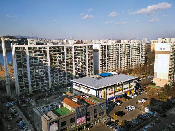 전세대출 부담에 월세 거래가 늘면서 고액 월세도 크게 늘어나고 있다. 사진은 지난 6월 전용 105㎡가 보증금 1억원, 월세 350만원에 거래된 압구정 미성1차 전경. [매경 DB]