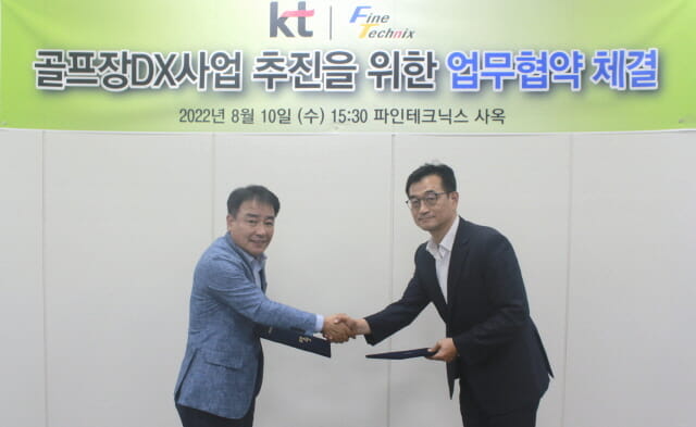 파인테크닉스 김근우 대표(왼쪽)와 KT 김병균 디바이스사업본부장