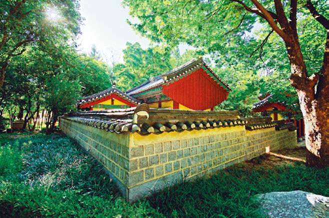 조계사 옆 작은 숲에 있는 목은선생영당.