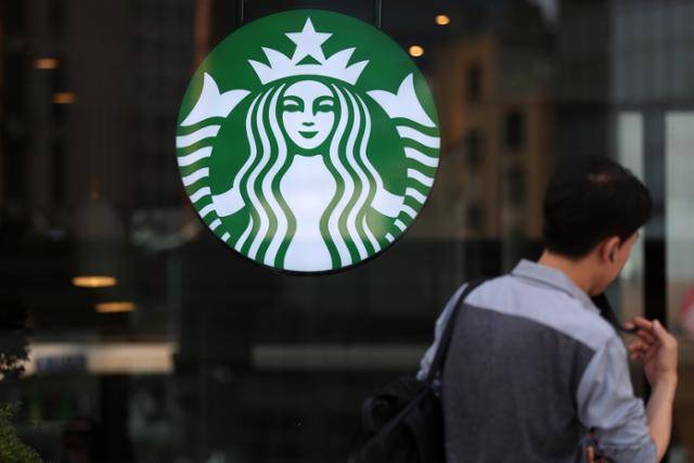 지난달 29일 오전 서울 시내 스타벅스 매장 모습. 뉴시스