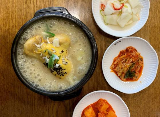 Samgyetang at Pyeonggang Samgyetang in Yonggin, Gyeonggi [LEE JIAN]