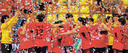 한국이 비유럽국가로는 처음으로 세계여자청소년핸드볼 우승을 차지했다.