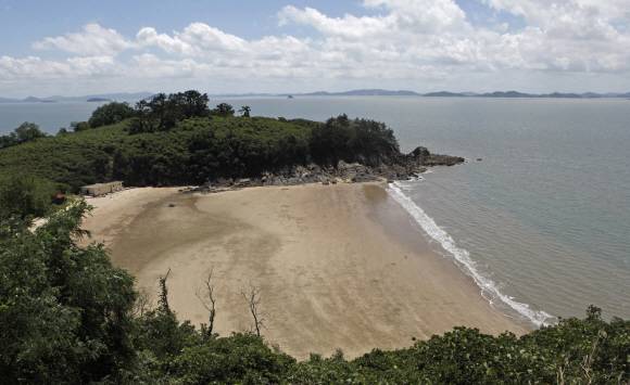 전남 영광 하낙월도 둘레길에서 본 장벌해변.