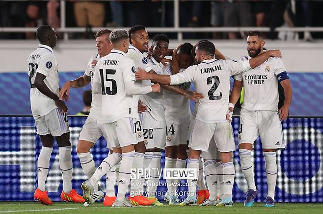 ▲ 레알 마드리드가 데이비드 알라바의 선제골 이후 기쁨을 만끽하고 있다.