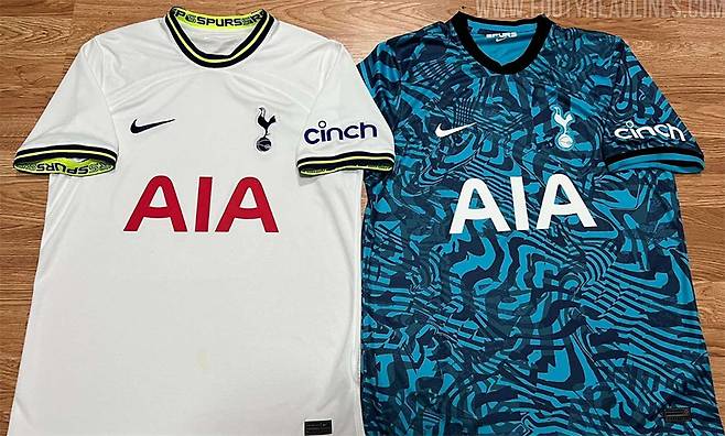 ▲ 토트넘 홈 유니폼과 써드 유니폼(왼쪽부터)
