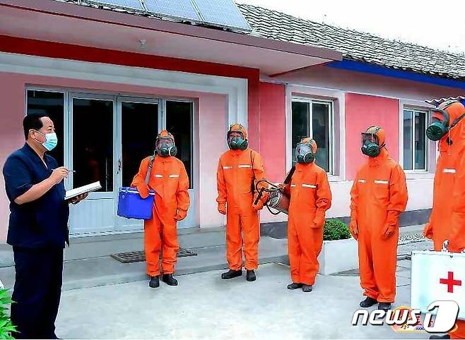 (평양 노동신문=뉴스1) = 북한 노동당 기관지 노동신문은 10일 신종 코로나바이러스 감염증(코로나19)으로 의심되는 신규 유열자(발열자)가 발생하지 않았다면서 "국가 위기 대응 능력을 가일층 강화하기 위한 사업을 각방으로 추진하고 있다＂라고 보도했다. [국내에서만 사용가능. 재배포 금지. DB 금지. For Use Only in the Republic of Korea. Redistribution Prohibited] rodongphoto@news1.kr