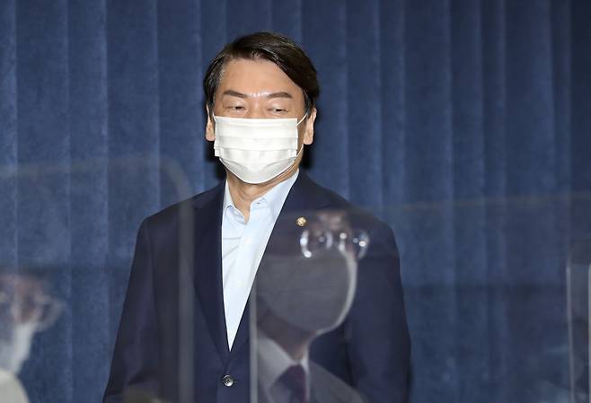 국민의힘 안철수 의원이 9일 오전 국회에서 열린 위기를 넘어 미래로, 민·당·정 토론회 '청년세대를 위한 연금개혁 방향'에 참석하고 있다. /연합뉴스