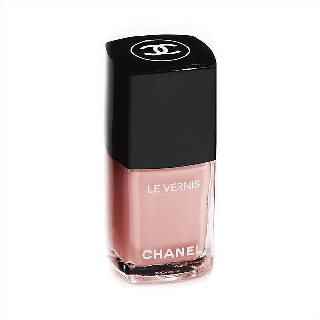 톤다운된 살구 핑크빛의 르 베르니, 941 스폰타네, 3만6천원.