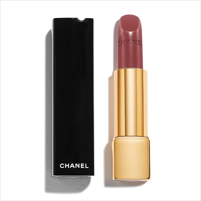 우아한 로즈우드 컬러로 사계절 잘 어우리는 루쥬 알뤼르, 198 누앙스, 4만9천원.