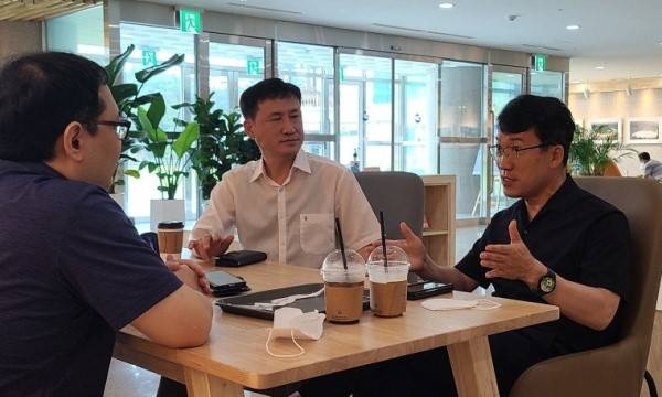 이영록 장학관(왼쪽)과 이용희 장학관.