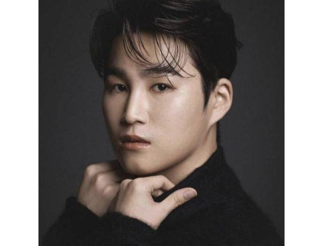 마운틴무브먼트가 가수 김희재와 소속사 스카이이앤엠에 대해 중화권 매니지먼트 계약해지 및 손해배상 소송을 제기한다고 밝혔다. 스카이이앤엠 제공