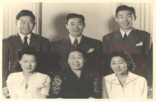 뒷줄 왼쪽부터 시계 방향으로 안필영, 안필립, 안필선, 안수산, 이혜련, 안수라 선생. [사진 제공 = 국가보훈처]