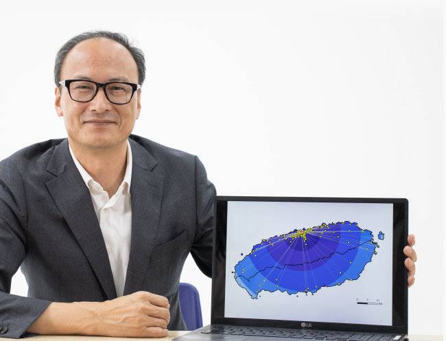송규봉 연세대 디자인경영대학원 겸임교수는 공공기관 데이터와 지리정보시스템(GIS)을 활용하면 혼자서도 체계적으로 상권을 분석하고, 창업 후에도 상권 변화를 파악해 대응할 수 있다고 강조했다. [조영철 기자]