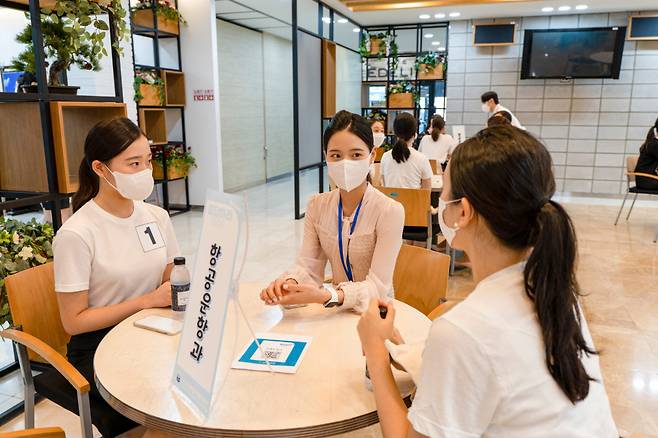 수험생들이 12일 인하공업전문대학 입학안내 프로그램에 참여하고 있다. ⓒ인하공전