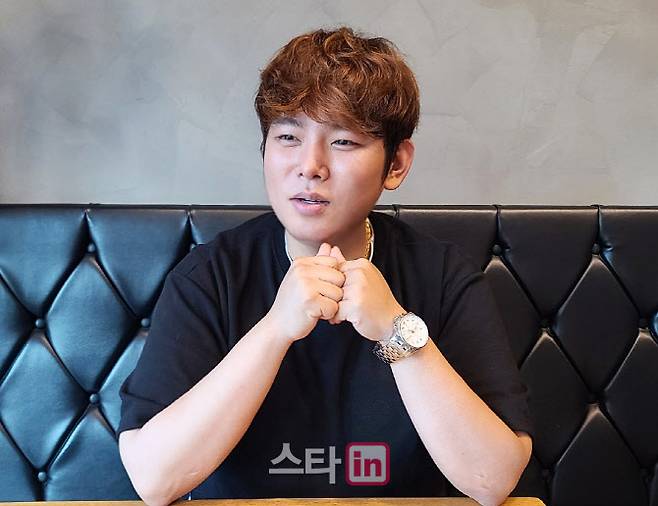 싱어송라이터 노형돈씨가 13일 인천 남동구 구월동 한 카페에서 인터뷰하고 있다. (사진 = 이종일 기자)