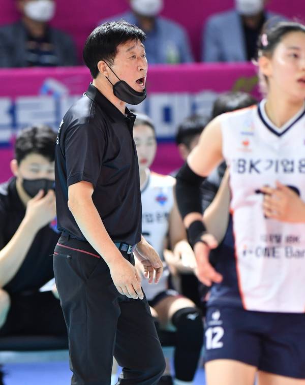 IBK 기업은행 알토스의 김호철 감독. 사진｜대한배구연맹
