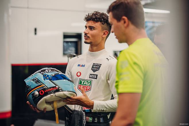 태그호이어 포르쉐 포뮬러E 팀 드라이버 파스칼 베를라인(Pascal Wehrlein)